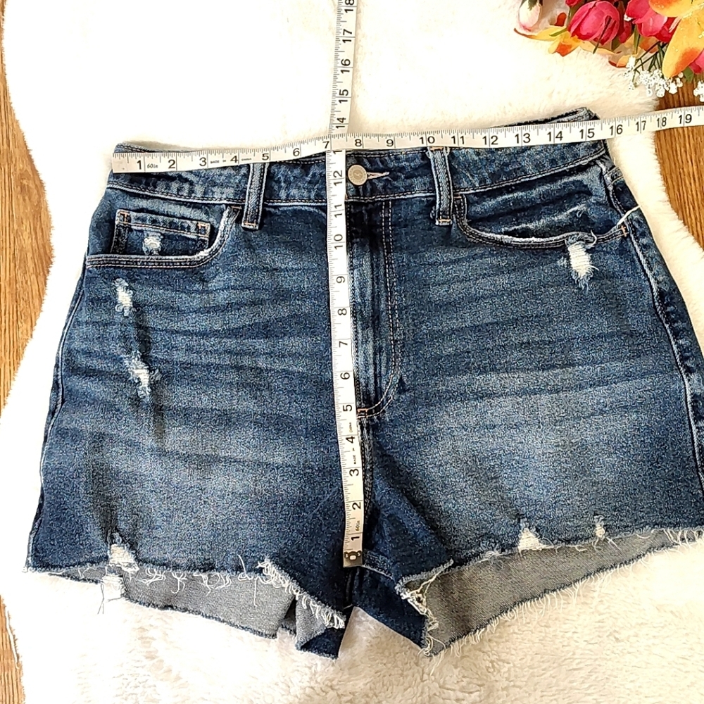Hollister Curvy Ultra High Rise Mom Shorts - Picture 2 of 8